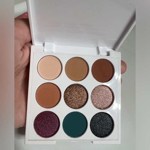 Chica Beauty Mini Fiesta Eyeshadow Palette - Picture 2 of 7